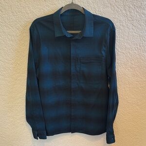 lululemon athletica Men's Blue Plaid Long-Sleeve Button-Down Shirt